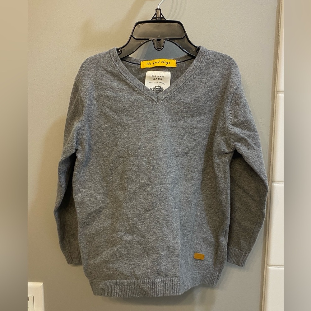 Zara Boys Gray V-Neck Sweater / Size 4 (104 cm) / EUC